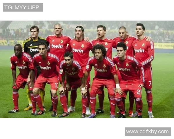 足球明星评球精彩瞬间回顾与分析展现球场魅力与技术之美