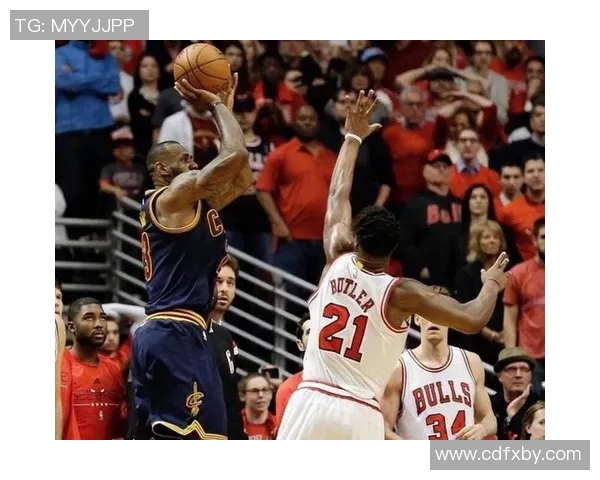 明星篮球场上的精彩投篮瞬间集锦让你大开眼界的绝佳表现回顾